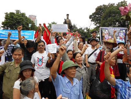Biểu tình phản đối Trung Quốc xâm lược tại Hà Nội năm 2012.