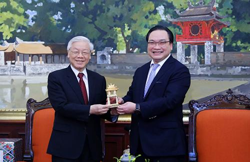 Ông Nguyễn Phú Trọng (trái) và ông Hoàng Trung Hải. Ảnh: Kinh Tế Đô Thị